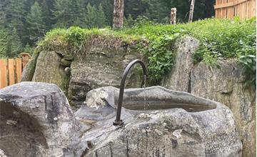 Fontana di acqua potabile Fonte della Roccia